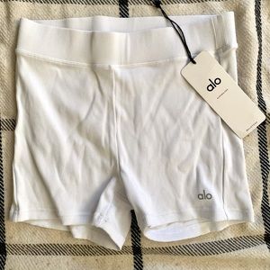 Alo yoga goddess shorts. Never worn. They didn’t fit me.
